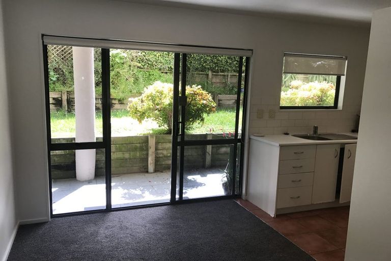 Photo of property in 2 Horizon Way, West Harbour, Auckland, 0618