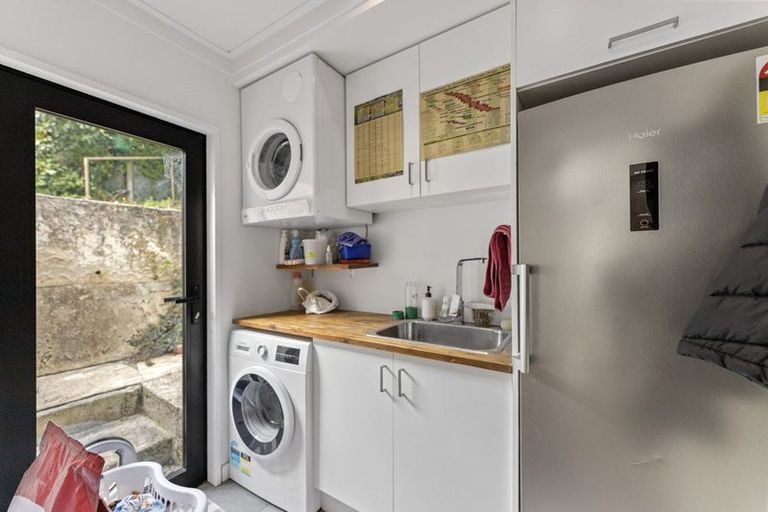 Photo of property in 37 Porterfield Street, Macandrew Bay, Dunedin, 9014