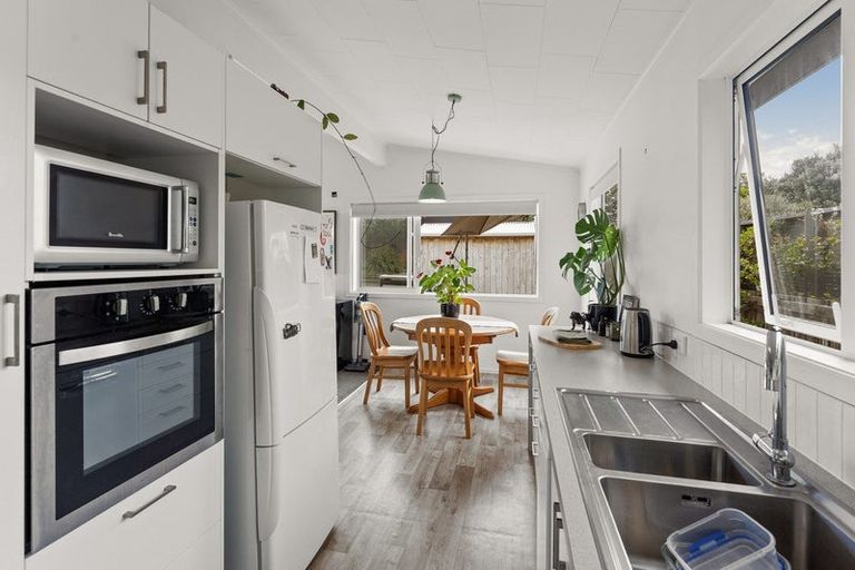 Photo of property in 16 Karaka Street, Otaki Beach, Otaki, 5512