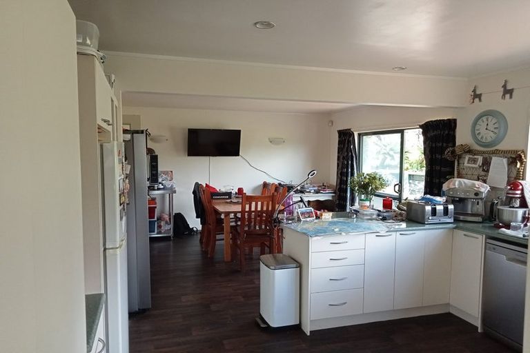 Photo of property in 9 San Fernando Way, Henderson, Auckland, 0612