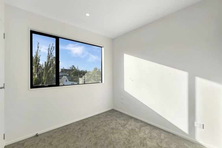 Photo of property in 8/27 Glenorchy Street, Glen Eden, Auckland, 0602