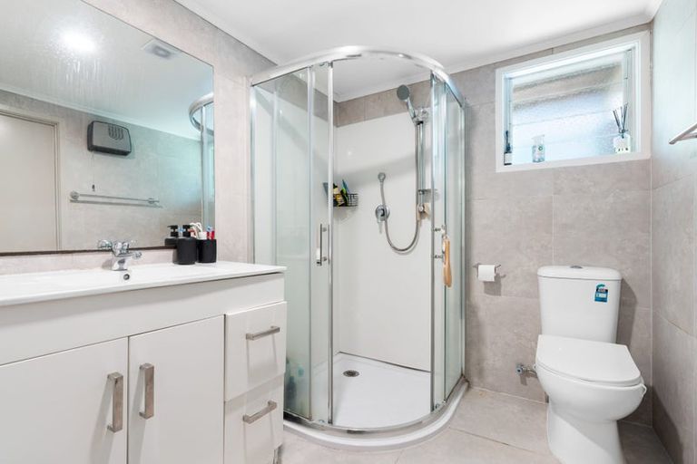 Photo of property in 11 Fordham Street, Beach Haven, Auckland, 0626