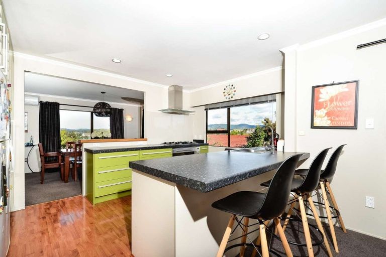 Photo of property in 6 Riesling Place, Henderson, Auckland, 0612