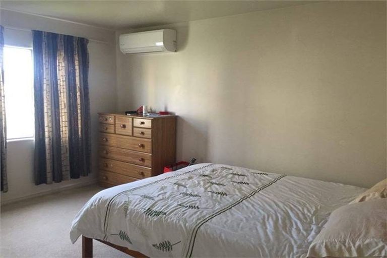 Photo of property in 11 Rosses Place, Pinehill, Auckland, 0632