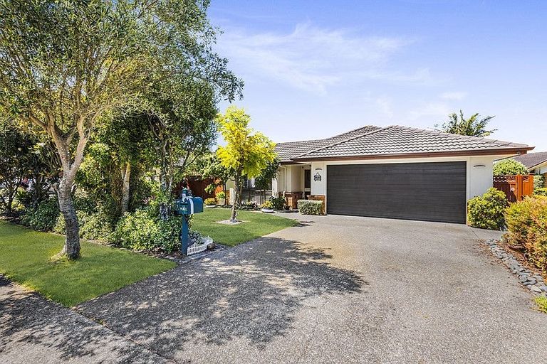 Photo of property in 11 Allerton Place, Wattle Downs, Auckland, 2103