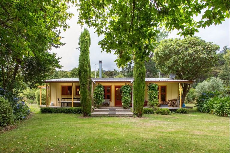 Photo of property in 20 Usshers Road, Little River, 7591