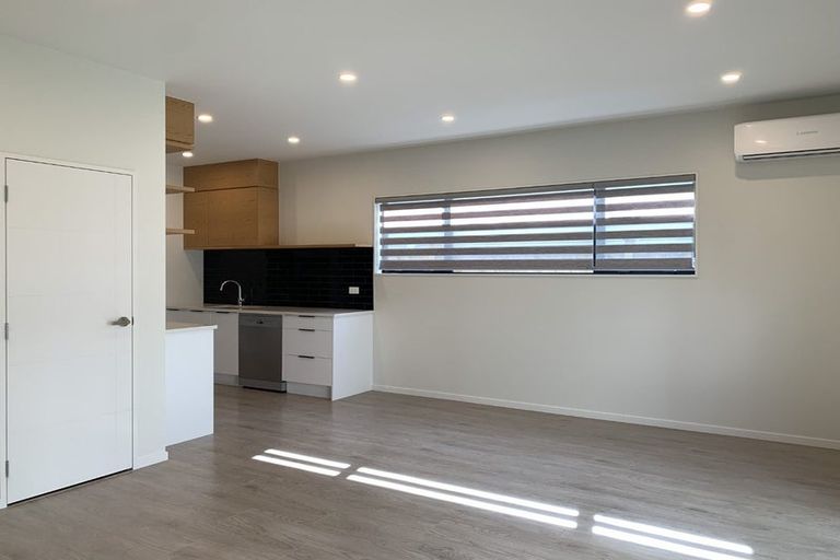 Photo of property in 1/18 Kaimai Avenue, Massey, Auckland, 0614