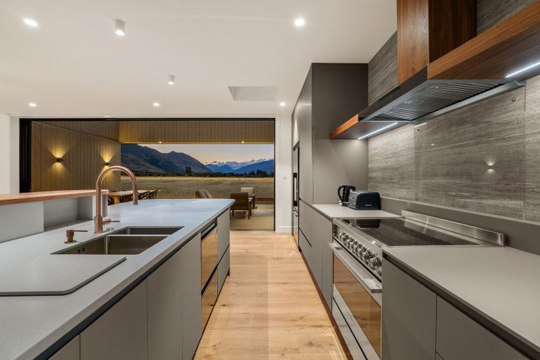 Photo of property in 27 Rubus Street, Wanaka, 9382