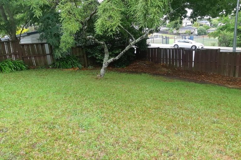 Photo of property in 1/29 Lake Road, Northcote, Auckland, 0627