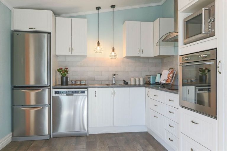 Photo of property in 17 Miro Street, Inglewood, 4330