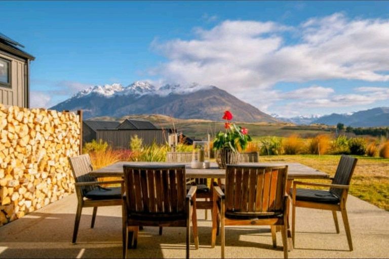 Photo of property in 4 Wanderer Lane, Jacks Point, Queenstown, 9371