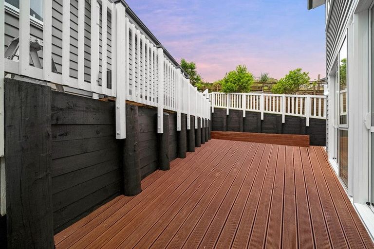 Photo of property in 110 Keri Vista Rise, Papakura, 2110