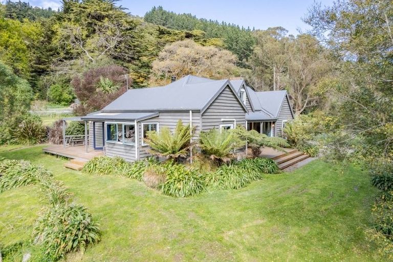 Photo of property in 592 Le Bons Bay Road, Le Bons Bay, Akaroa, 7583