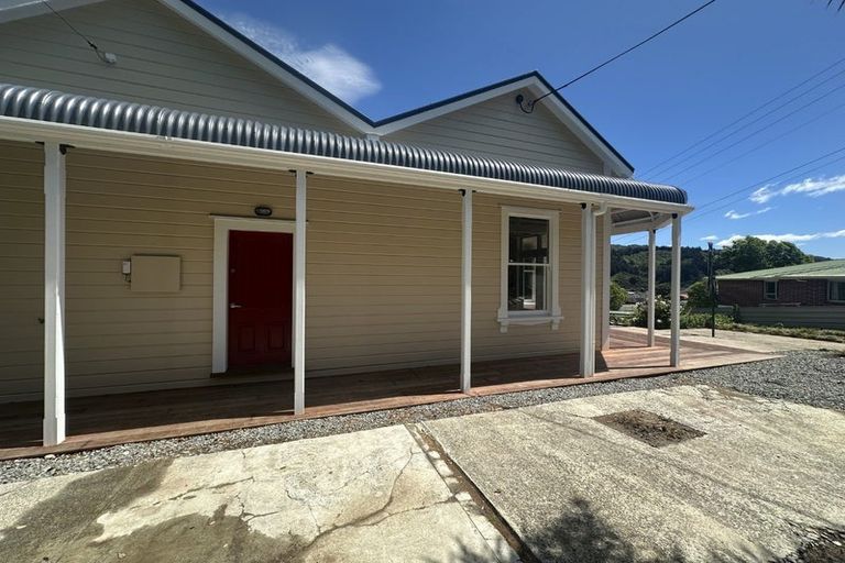 Photo of property in 121 Wellington Street, Picton, 7220