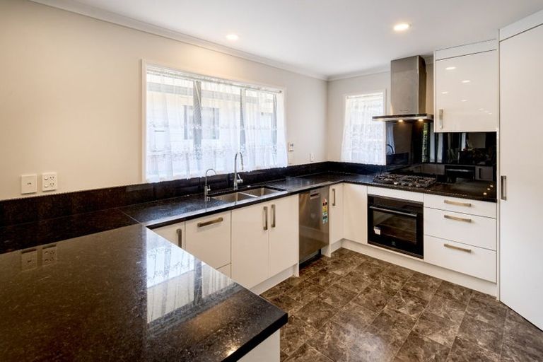 Photo of property in 9b Hinau Street, Tawa, Wellington, 5028