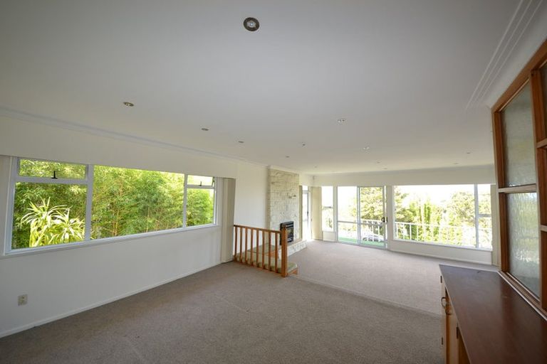 Photo of property in 27 Chivalry Road, Glenfield, Auckland, 0629