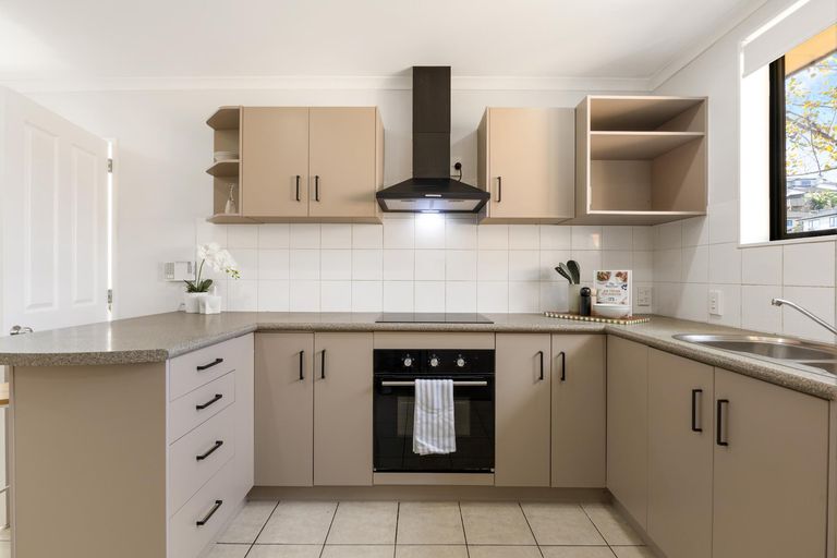 Photo of property in 185 Keri Vista Rise, Papakura, 2110