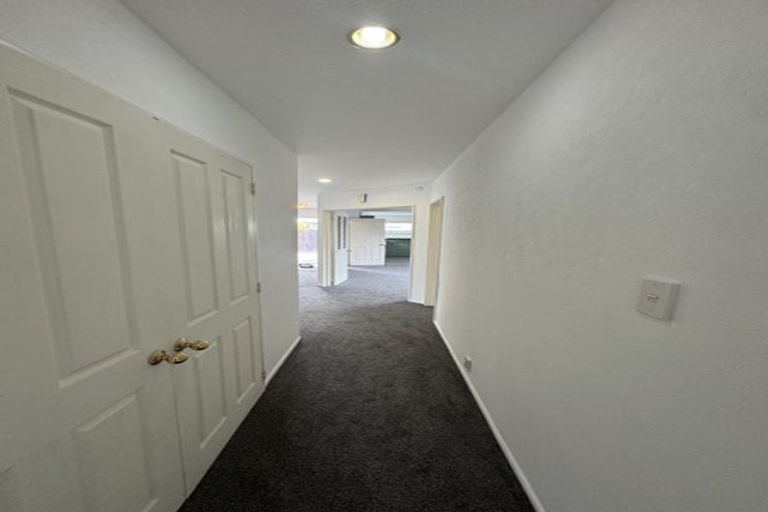 Photo of property in 2/209 Withells Road, Avonhead, Christchurch, 8042