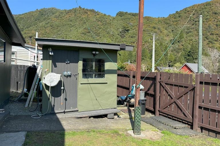 Photo of property in 20 Ramsay Street, Blacks Point, Reefton, 7830