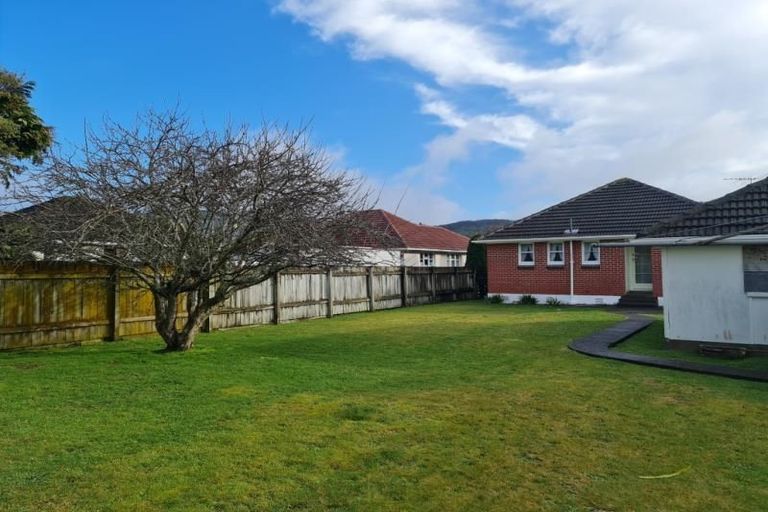 Photo of property in 82 Fraser Crescent, Elderslea, Upper Hutt, 5018