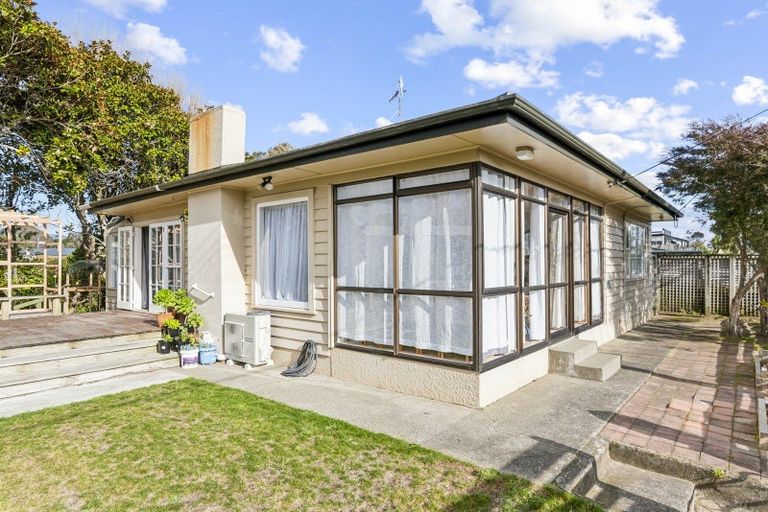Photo of property in 16 Eatwell Avenue, Paraparaumu Beach, Paraparaumu, 5032