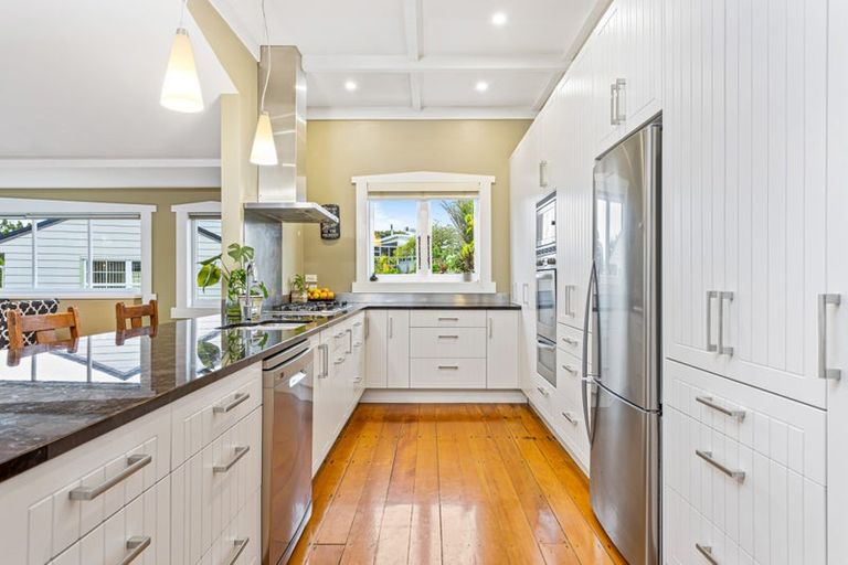 Photo of property in 40 Rangatira Road, Birkenhead, Auckland, 0626