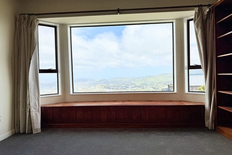 Photo of property in 2 Flint Way, Northland, Wellington, 6012