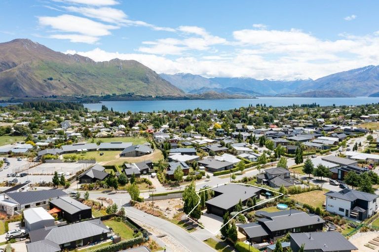 Photo of property in 1 Kirimoko Crescent, Wanaka, 9305