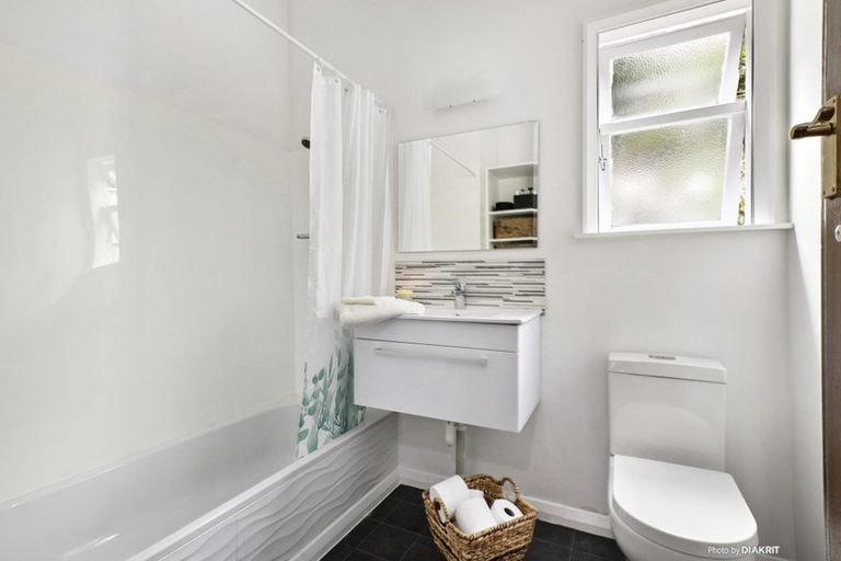 Photo of property in 94 Parkvale Road, Karori, Wellington, 6012