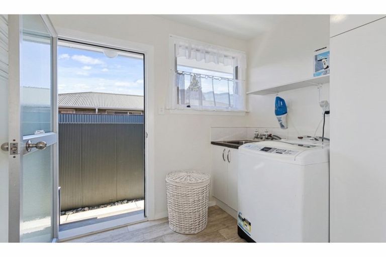 Photo of property in 9 Camelia Place, Islington, Christchurch, 8042
