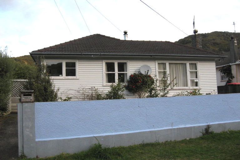 Photo of property in 37 Lees Grove, Wainuiomata, Lower Hutt, 5014