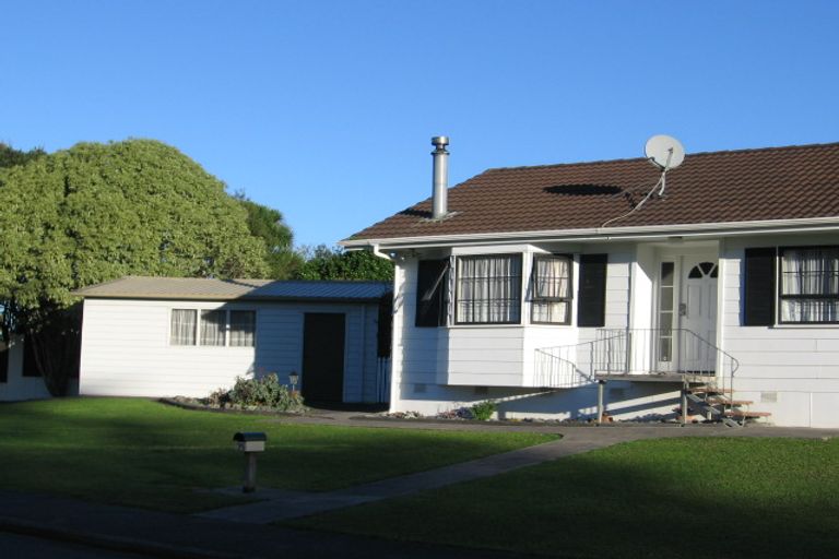 Photo of property in 25 Redlands Grove, Swanson, Auckland, 0612