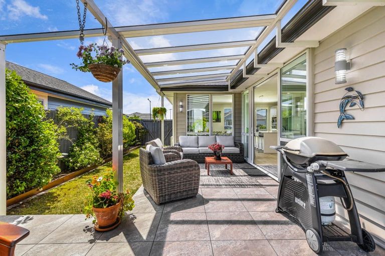 Photo of property in 17 Larmer Drive, Kumeu, 0810