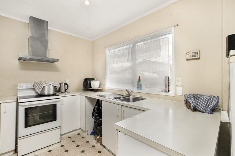 Photo of property in 2/14 Eulogy Place, Randwick Park, Auckland, 2105