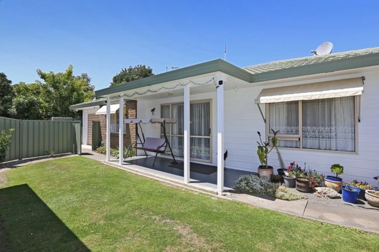 Photo of property in 2/1003 Caroline Road, Mayfair, Hastings, 4122