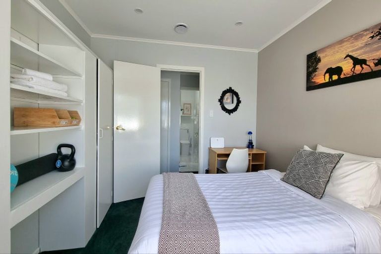 Photo of property in 176 Gossamer Drive, Pakuranga Heights, Auckland, 2010