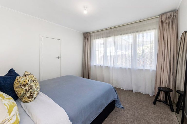 Photo of property in 40 Rosier Road, Glen Eden, Auckland, 0602