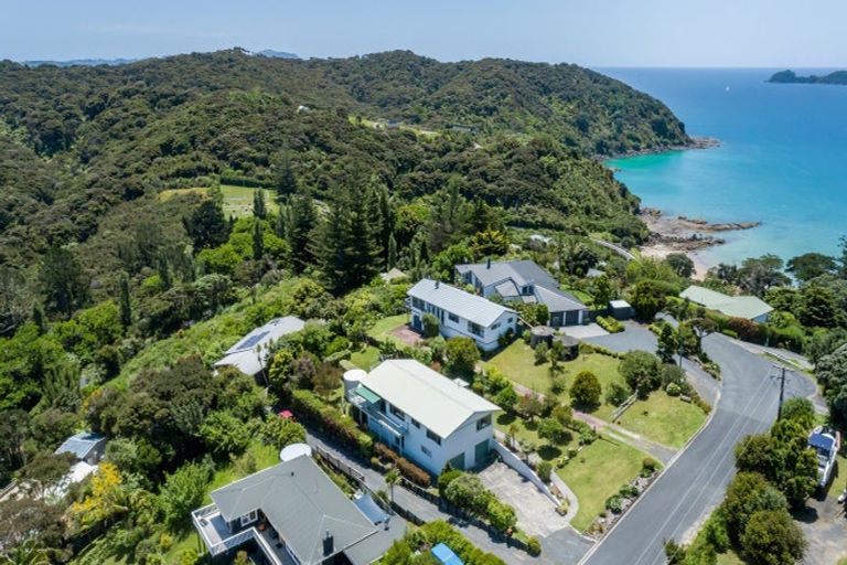 Photo of property in 37 Oneroa Road, Russell, 0202