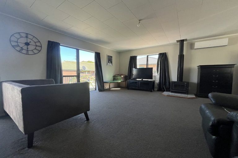 Photo of property in 17 Bernina Place, Weymouth, Auckland, 2103