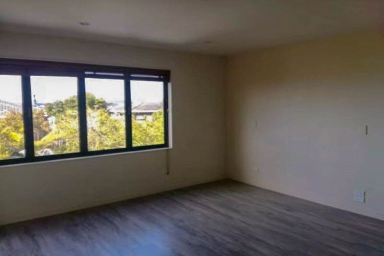 Photo of property in 20a Orchard Road, Waiake, Auckland, 0630