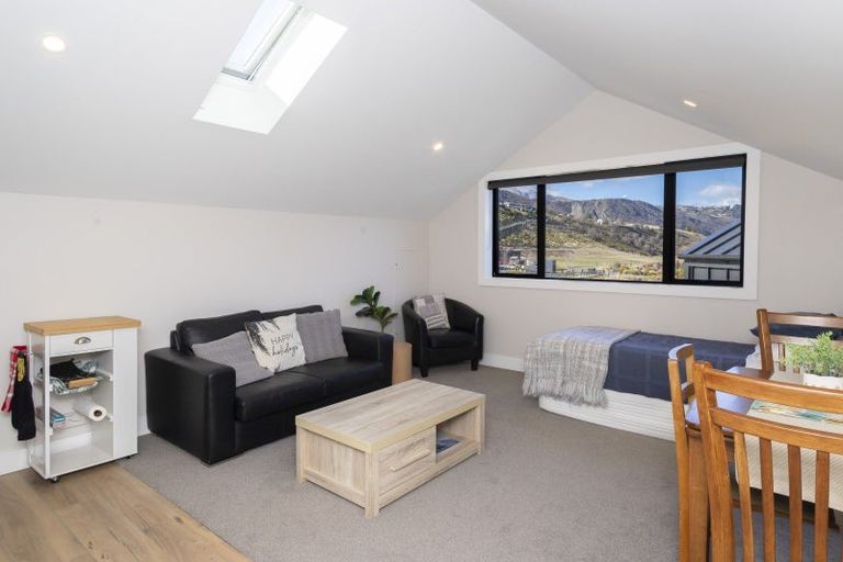 Photo of property in 2 Brodie Avenue, Arrowtown, 9302