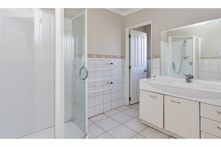 Photo of property in 14 Nicholas Gibbons Drive, Clendon Park, Auckland, 2103