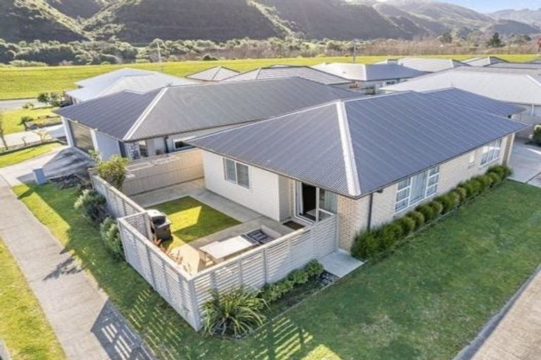 Photo of property in 108 Farmer Crescent, Taita, Lower Hutt, 5011