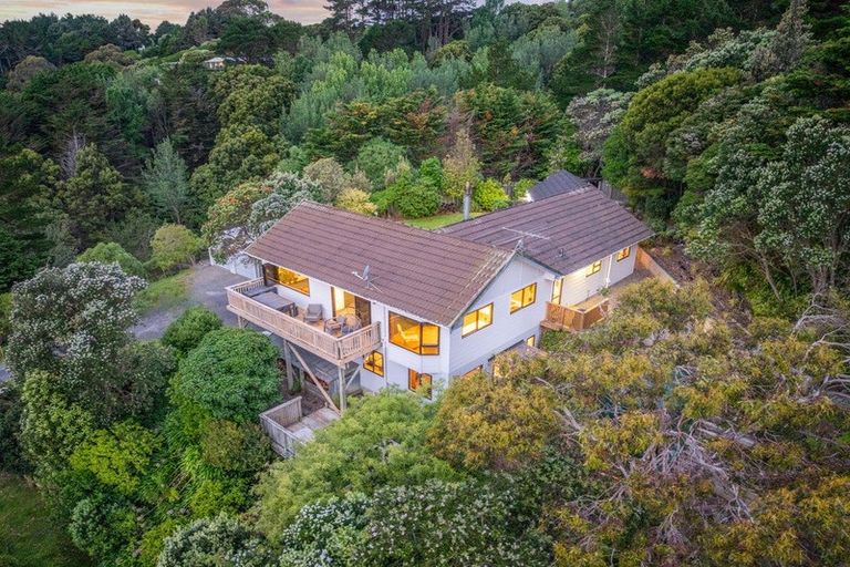 Photo of property in 104 Airlie Road, Plimmerton, Porirua, 5026