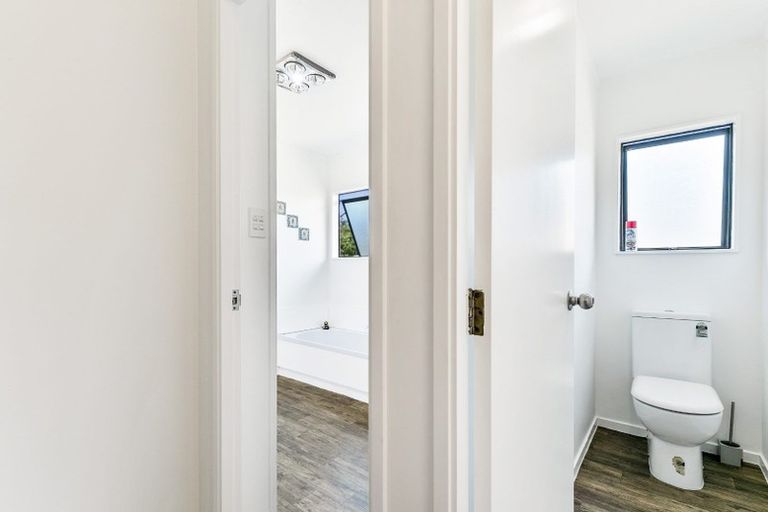 Photo of property in 77 Meadowvale Rise, Titirangi, Auckland, 0604