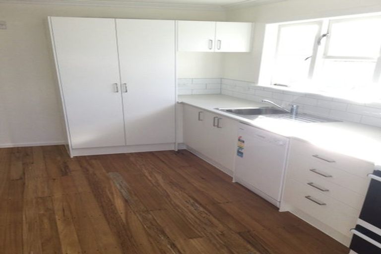 Photo of property in 208 Te Atatu Road, Te Atatu South, Auckland, 0610