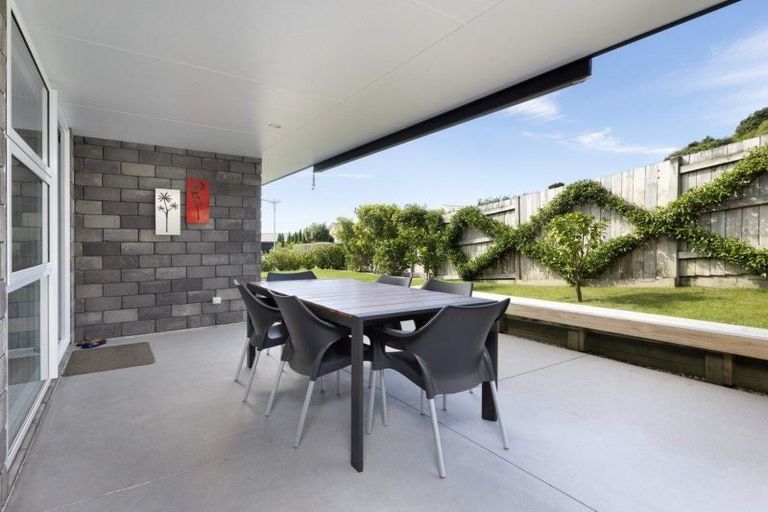 Photo of property in 18 Ellesmere Close, Pyes Pa, Tauranga, 3112