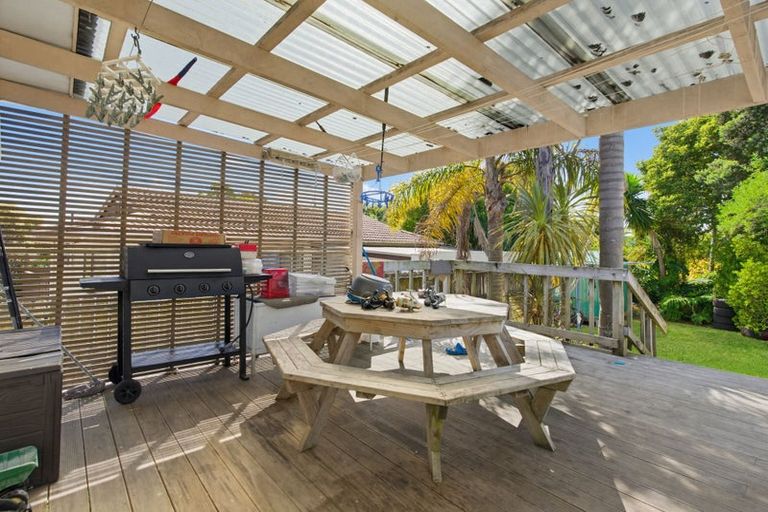 Photo of property in 9 Panzic Place, Glen Eden, Auckland, 0602