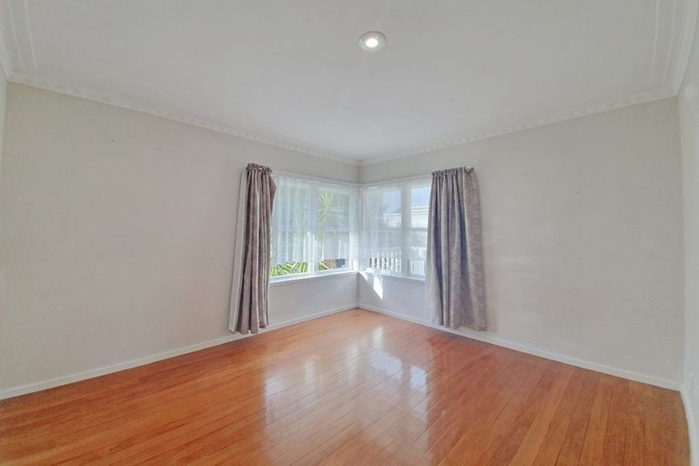Photo of property in 35a Bradbury Road, Botany Downs, Auckland, 2010