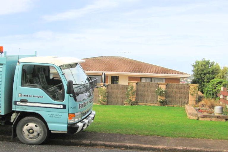 Photo of property in 12 Fairway Avenue, Red Beach, 0932